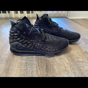 Nike Lebron 17